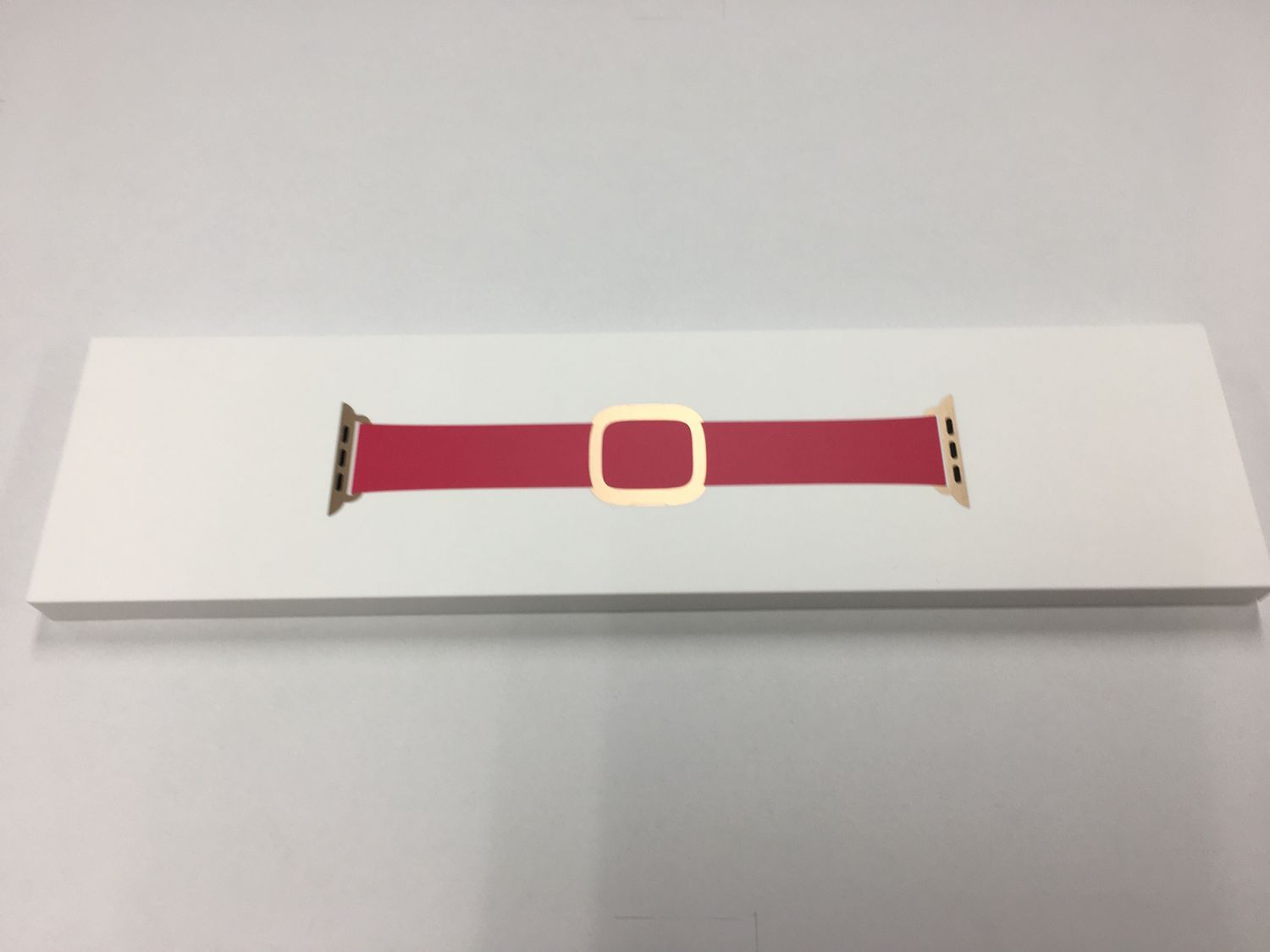 【新品未開封】アップル純正 Apple Watch モダンバックル ラズベリー 38/40/41mm・10(42mm) 用バンド MXP92FE/A 【新品未開封】アップル純正 Apple Watch モダンバックル ラズベリー 38/40/41mm・10(42mm) 用バンド MXP92FE/A