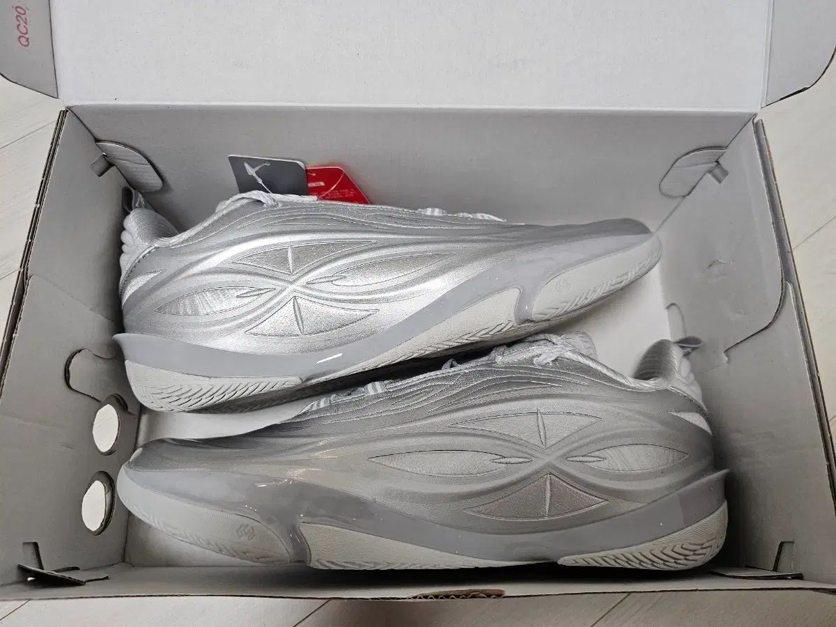 LI-NING(リーニン) ウェイド808 ウルトラ v2 シルバー 27.5 バスケシューズ