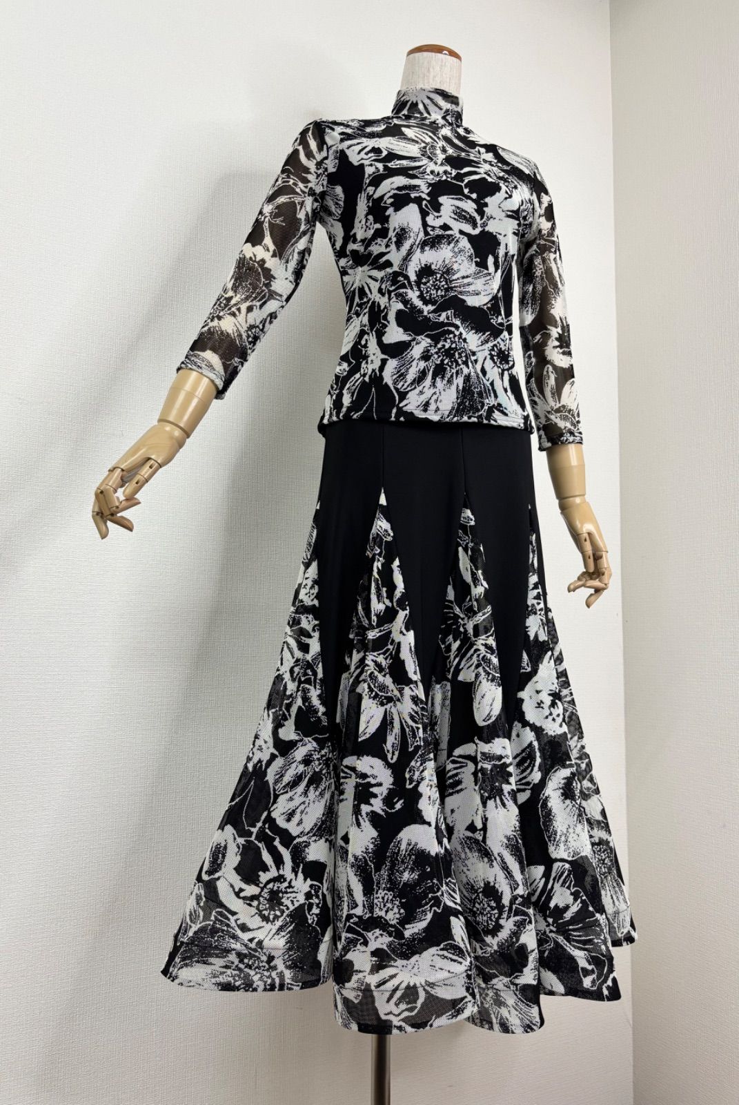 新品》社交ダンス ブラック×ホワイト ストレッチメッシュ ハイネック