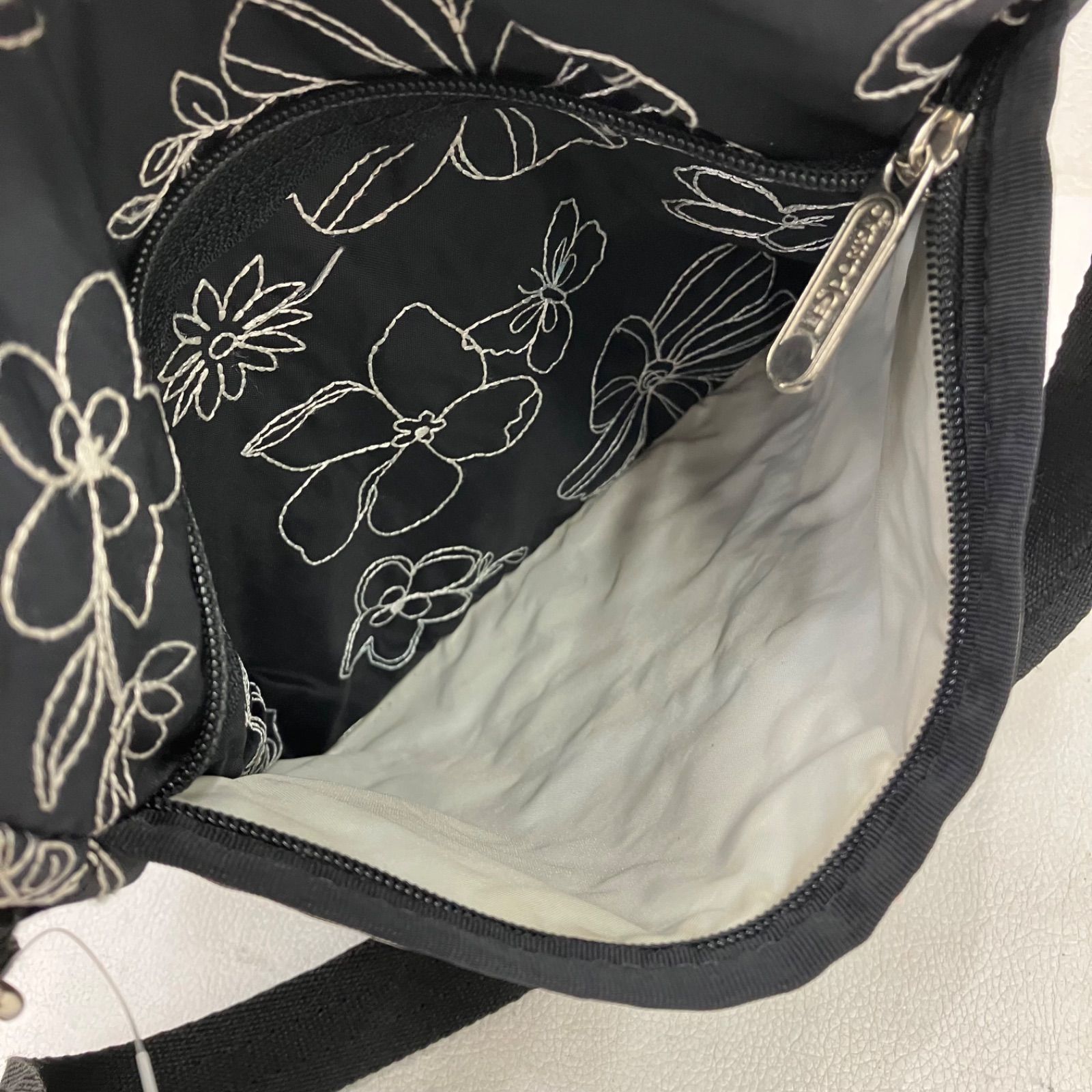 3385 LeSportsac レスポートサック ショルダーバッグ 斜めがけバッグ