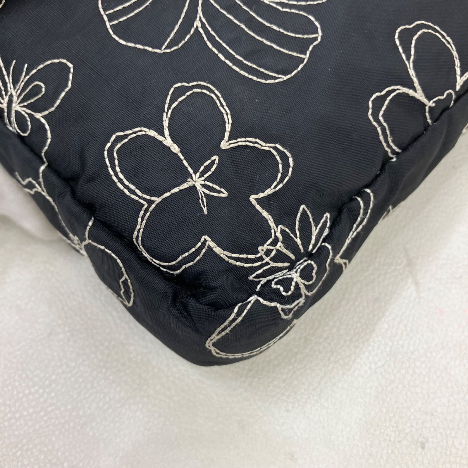 3385 LeSportsac レスポートサック ショルダーバッグ 斜めがけバッグ 