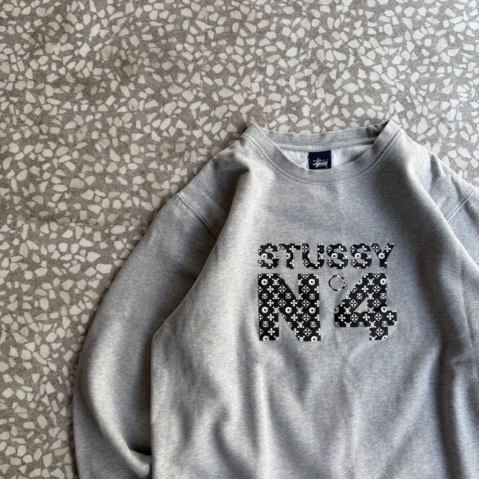 STUSSY / 00’s monogram N°4 sweat size L ステューシー オールドステューシー Y2K モノグラム N4 スウェット スケートボード ストリート ユニセックス トレーナー sk8 ショーン 西海岸 FJ アメリカ