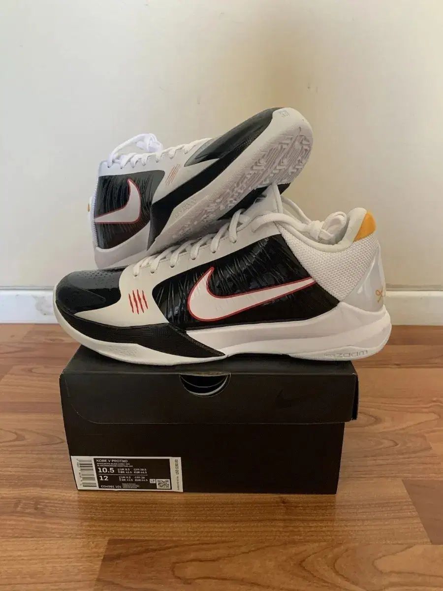 285 NIKE コービー 5 ブルース・リー バスケシューズ