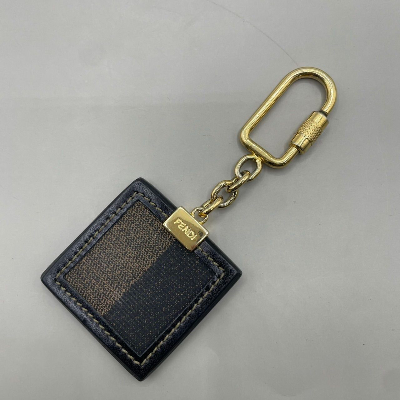 Fendi フェンディ　タグ キーホルダー　バッグチャーム　セット　中古　正規品 FENDI - Fendi フェンディ タグ キーホルダー バッグチャーム セット