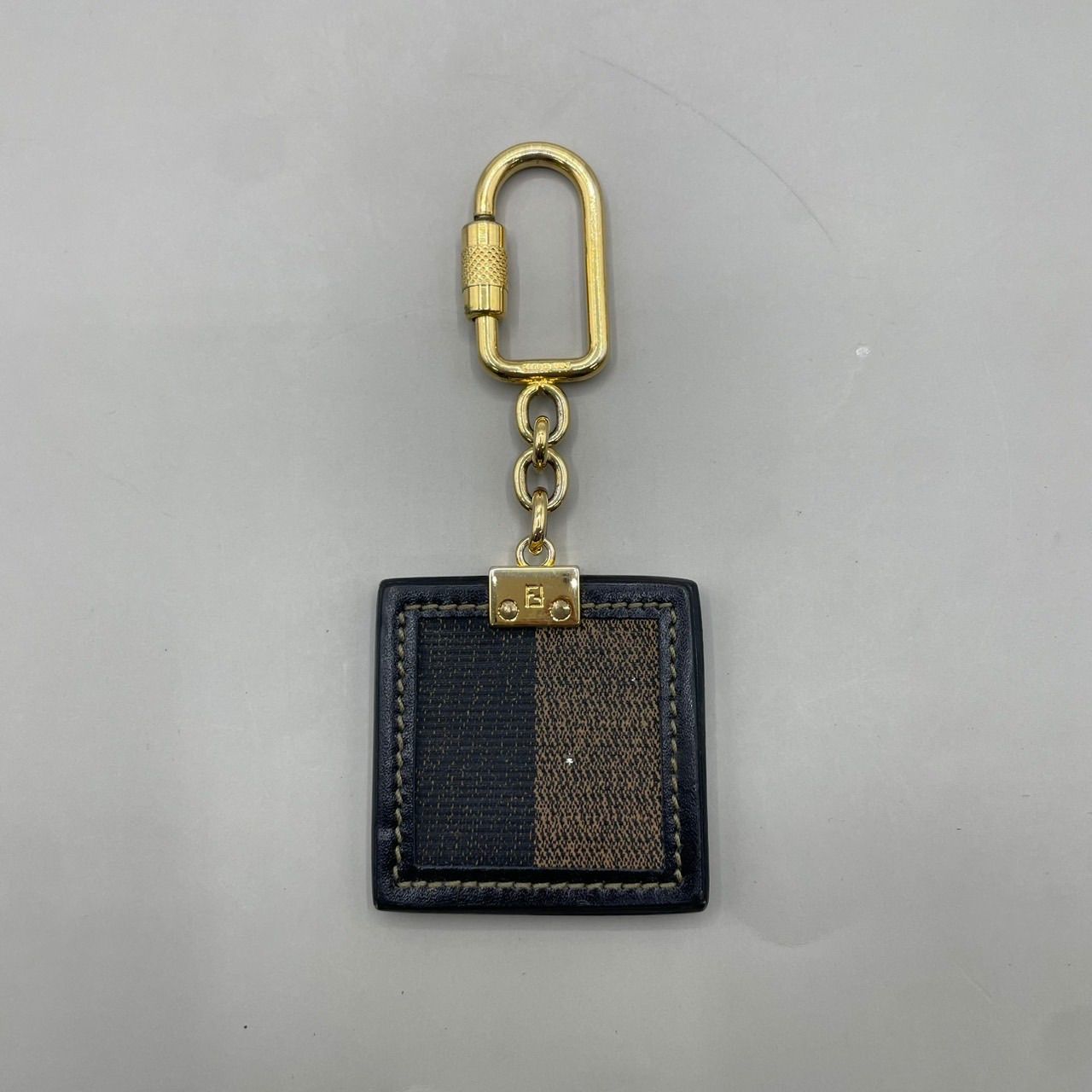 Fendi フェンディ　タグ キーホルダー　バッグチャーム　セット　中古　正規品 FENDI - Fendi フェンディ タグ キーホルダー バッグチャーム セット