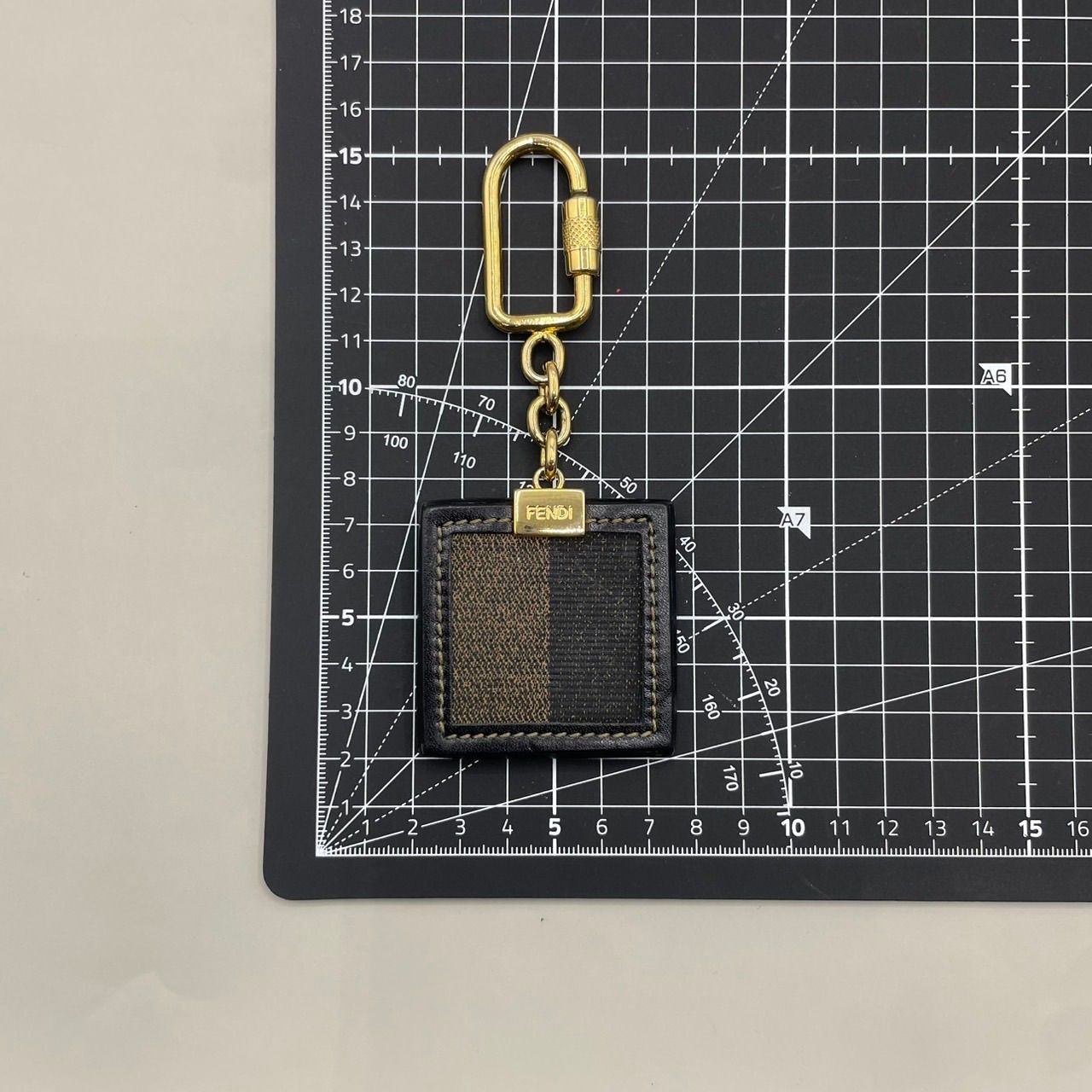 Fendi フェンディ　タグ キーホルダー　バッグチャーム　セット　中古　正規品 FENDI - Fendi フェンディ タグ キーホルダー バッグチャーム セット