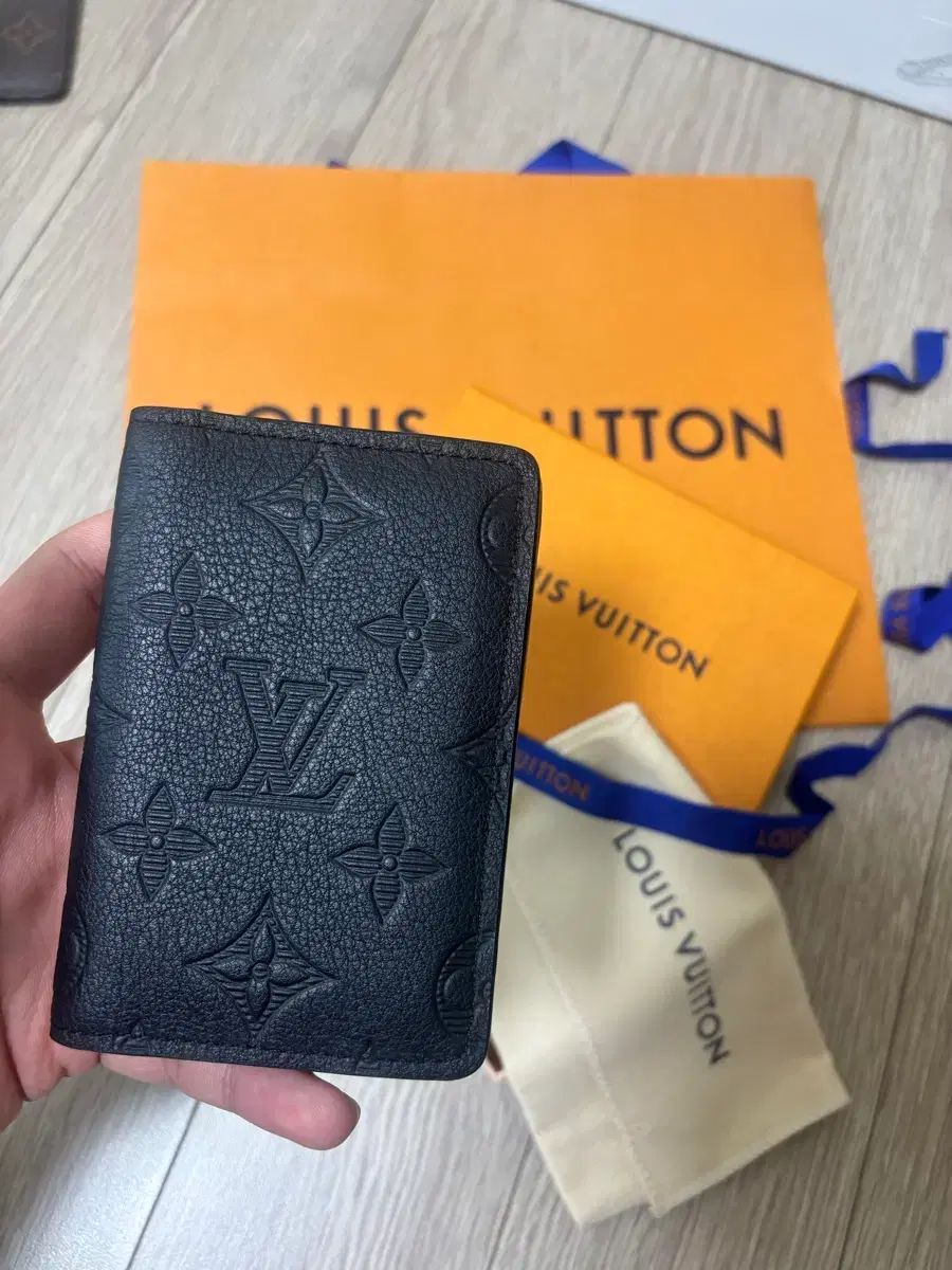 ほぼ新品/OS Louis Vuitton ルイヴィトン シャドウ ブラック オーガナイザー カードウォレット ほぼ新品