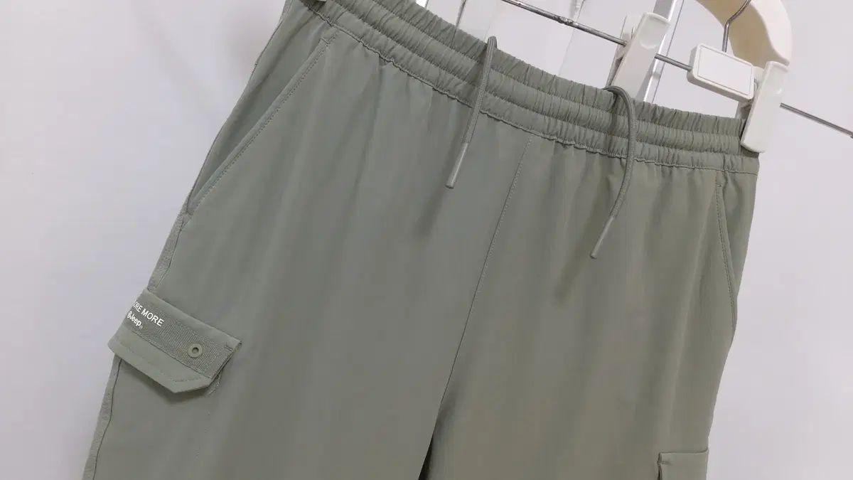 ジープ/レディース夏ストレッチカーゴパンツ/ほぼ新品/正規品/メンズ29-30インチ
