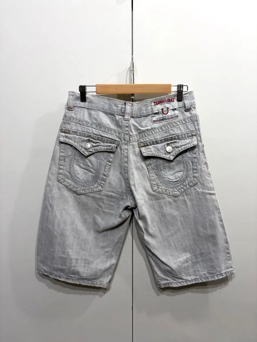 トゥルーレリジョン ウォッシュド デニム ショーツ 7,512円