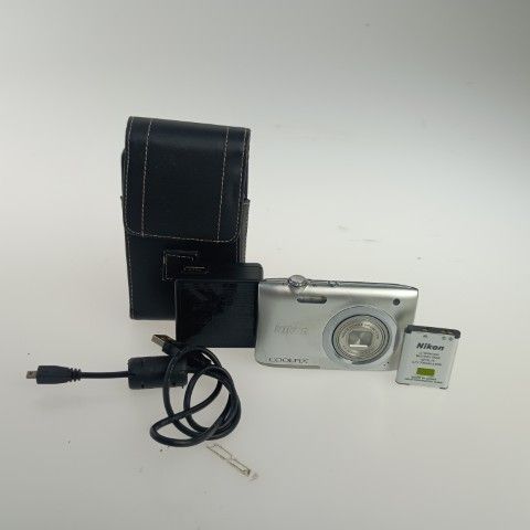Nikon COOLPIX A100 Silver コンパクトデジタルカメラ / 14,058円