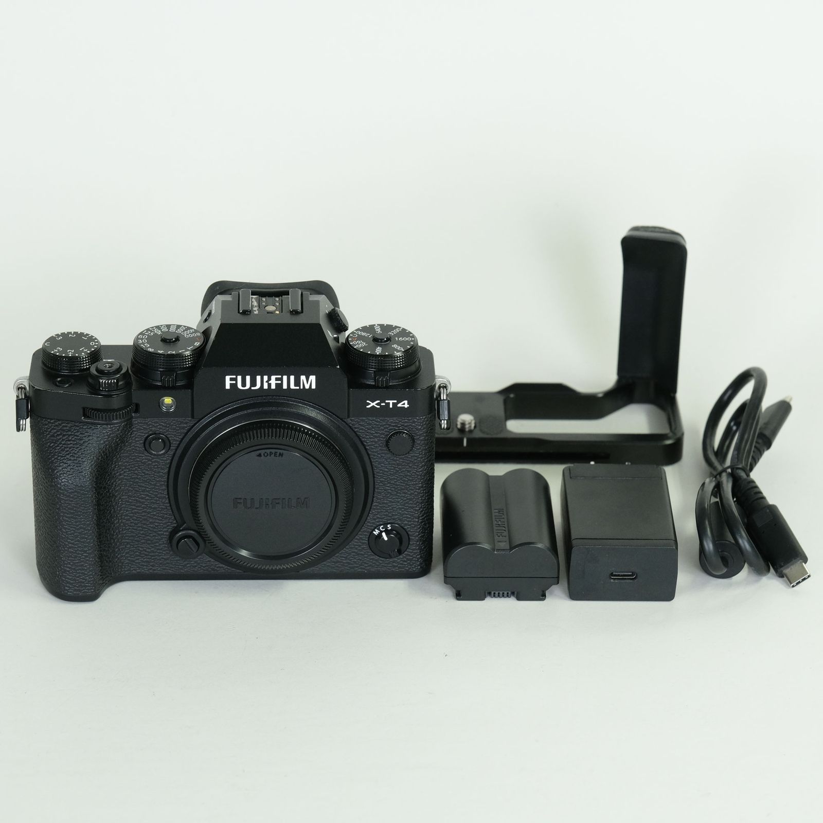 良品 | ボディグリップ付] FUJIFILM X-T4 [ボディ ブラック