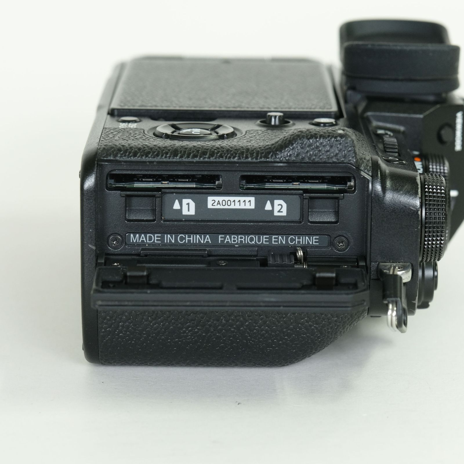 良品 | ボディグリップ付] FUJIFILM X-T4 [ボディ ブラック