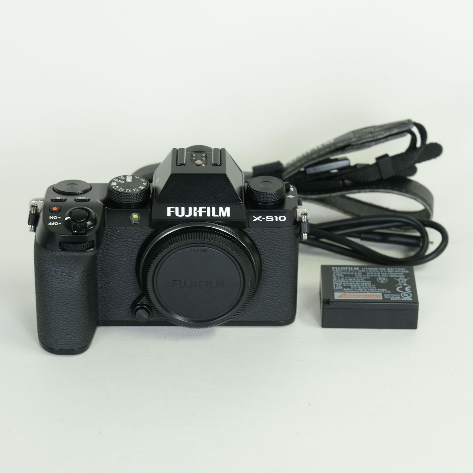 美品 | シャッター数29,560回] FUJIFILM X-S10 [ボディ] | FUJIFILM X 