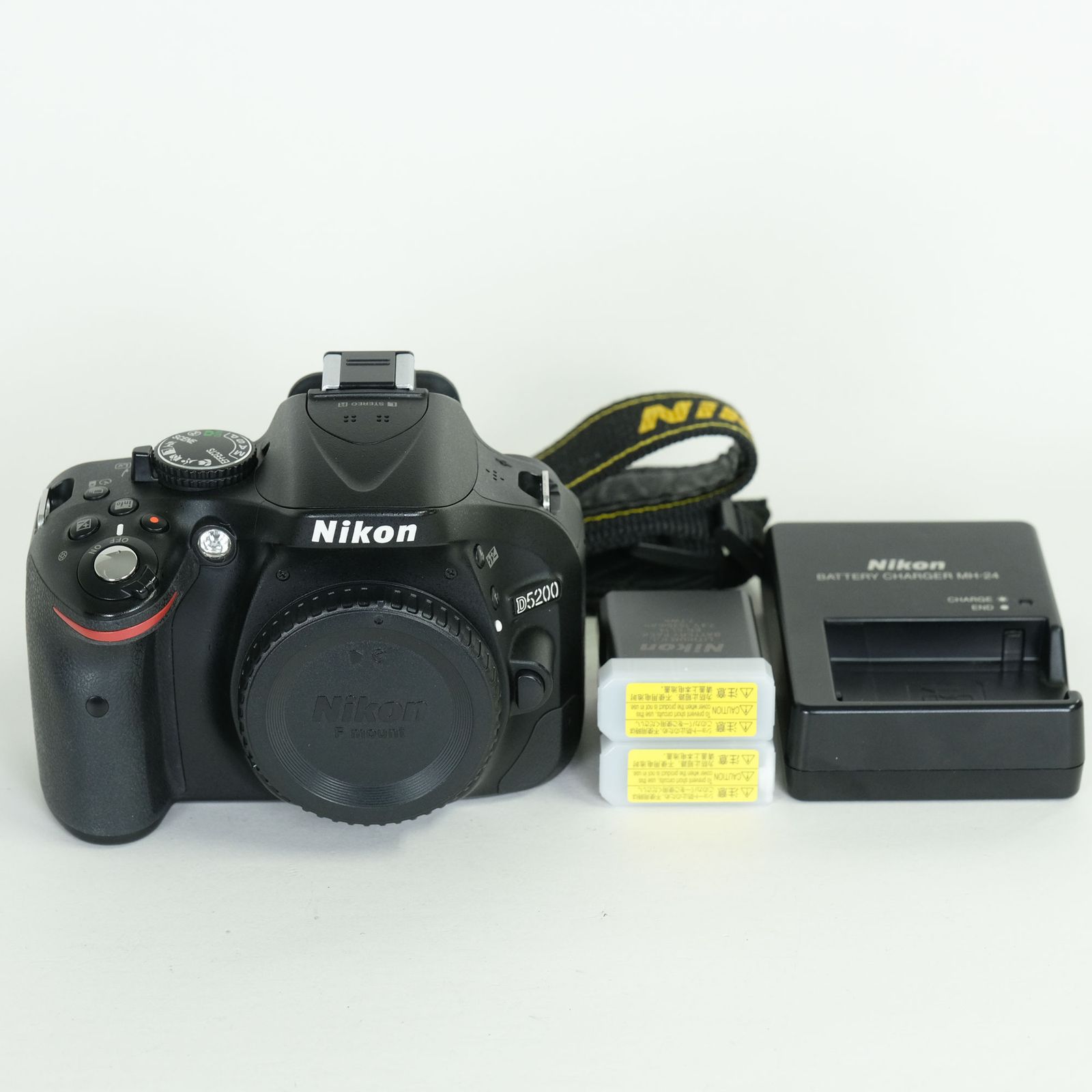 良品 | シャッター数22,319回｜バッテリー2個付] Nikon D5200 ボディ