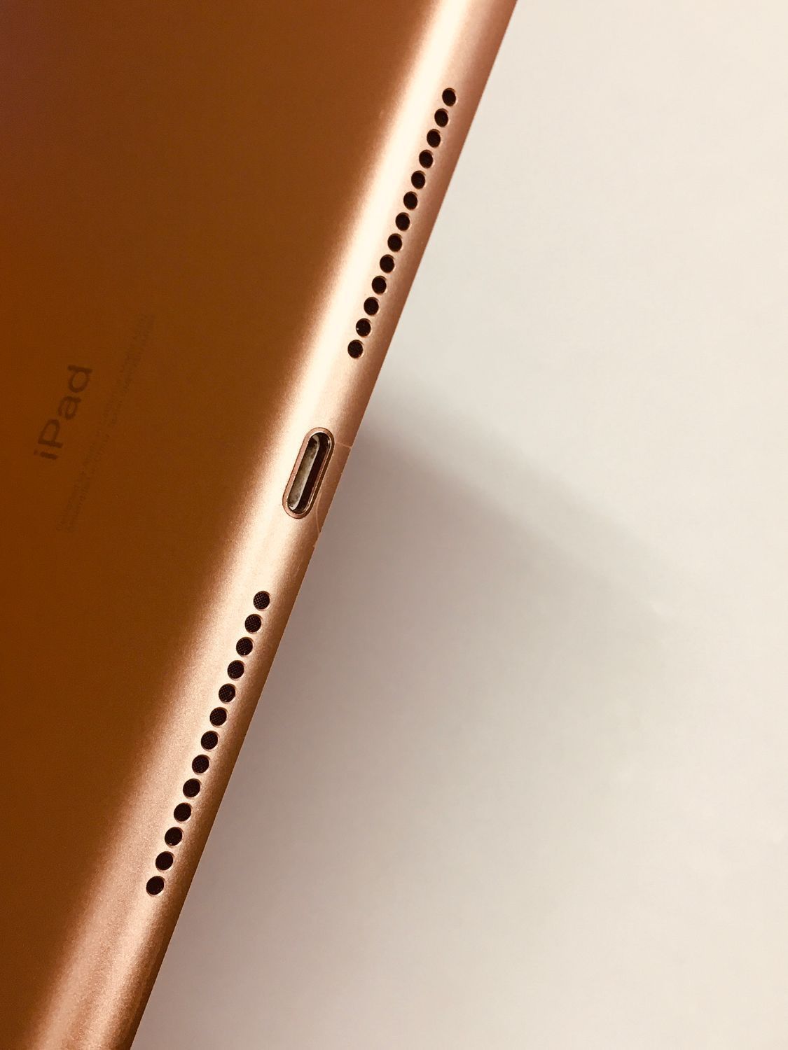 ジャンク品 外装美品 iPad 第7世代 WiFiモデル 32GB ゴールド SIM