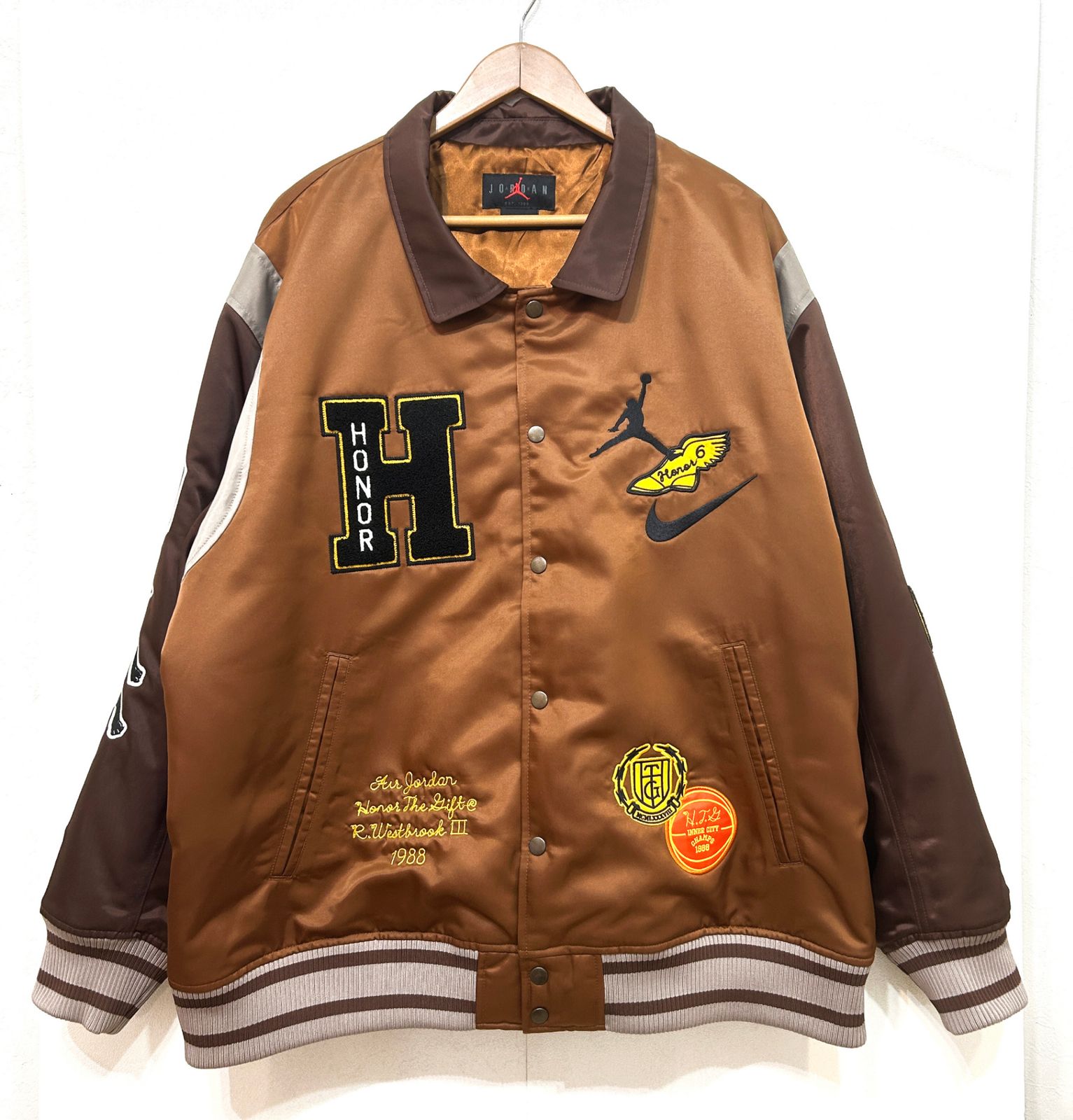 JORDAN (XXL) M J WESTBROOK HTG VAR JKT ジョーダン スタジャン NIKE ナイキ ジャケット ブルゾン DX6243-204 茶色 K5-127