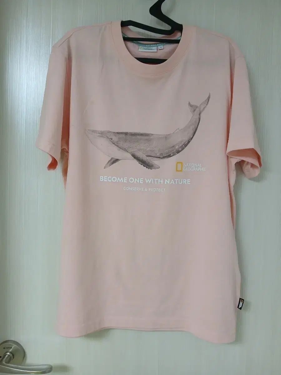 ナショナルジオグラフィック ピンク クジラ Tシャツ
