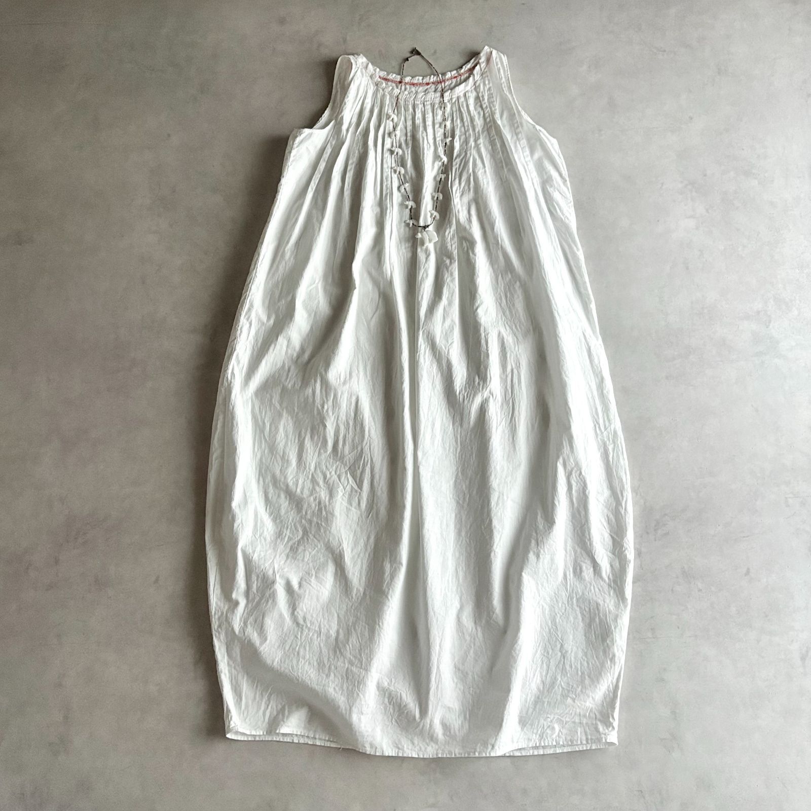 美品 / KAPITAL キャピタル / コットン ピンタック ノースリーブ コクーンシルエット ロングワンピース / レディース XS/0 / ホワイト / 日本製 / ロング シャツワンピース / ワンピース