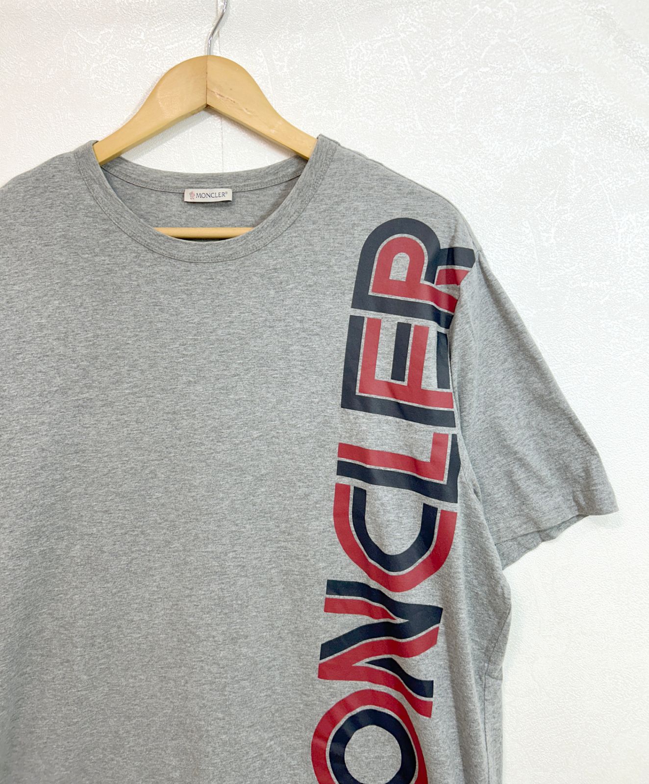 大幅値下げ❗ MONCLERモンクレール希少価値XL グレー Tシャツ リブ付き