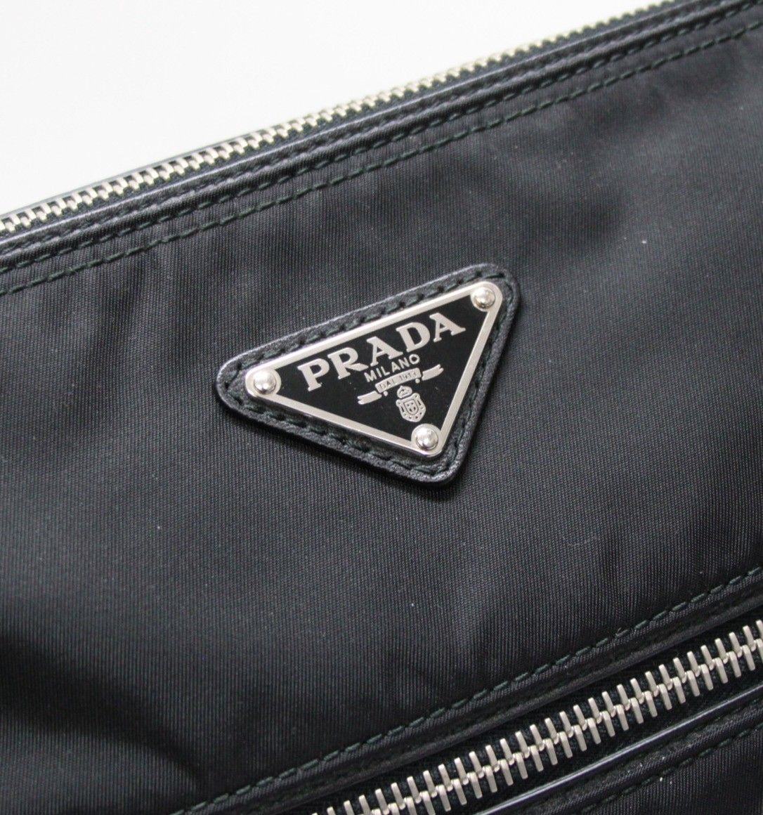 プラダ PRADA 三角ロゴ ショルダーバッグ 外ポケット マチ無し