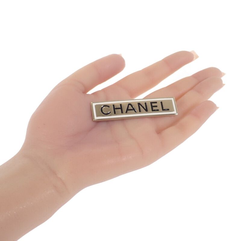 CHANEL ゴールド ロゴブローチ B21B シャネル CHANEL ロゴプレート B21B刻印 ブローチ メタル ゴールド