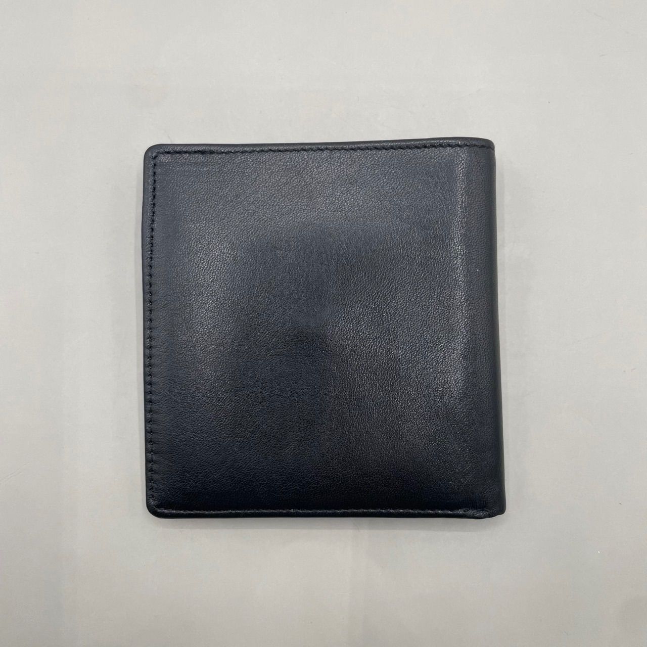 極美品　GIVENCHY ジバンシー　二つ折り財布　メンズ　ゴールド金具　4Gロゴ　ロゴ型押し　レザー　黒　ブラック