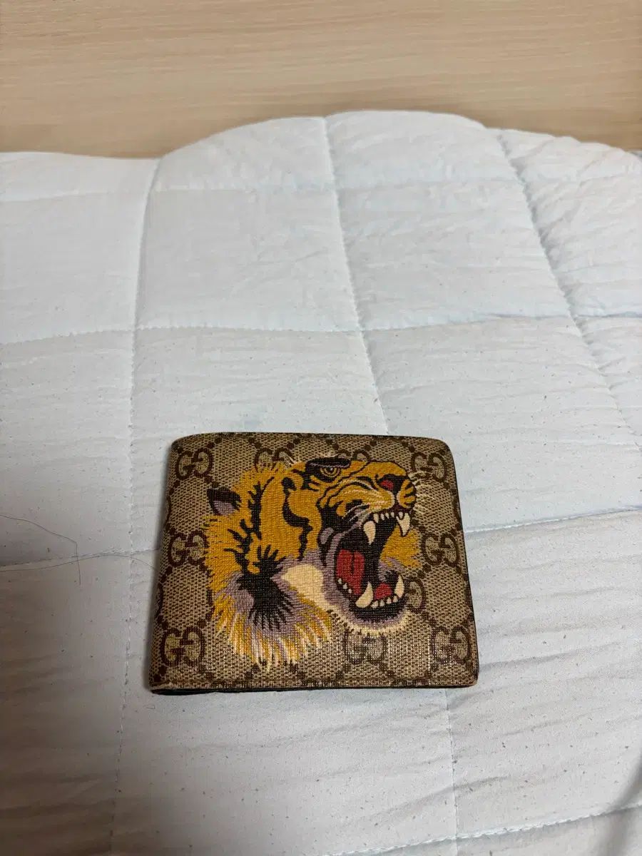 グッチ GG シュプリーム タイガー 二つ折り財布