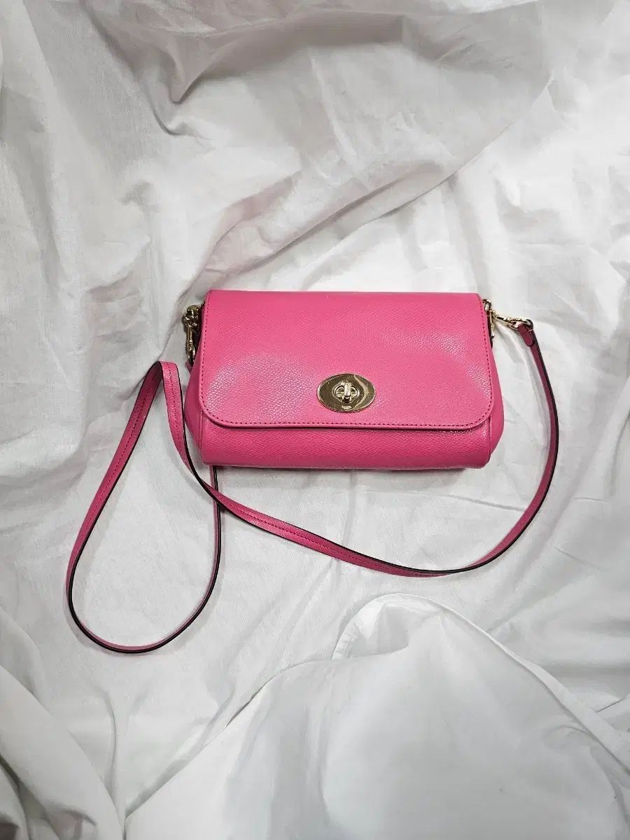 COACH ピンク クロスバック バッグ