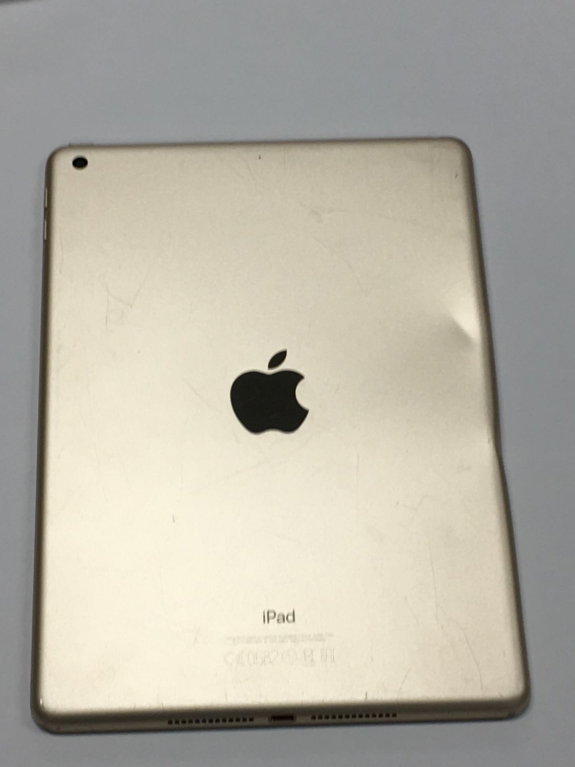 電池87％ Apple iPad 第5世代 WiFiモデル 128GB ゴールド【動作確認