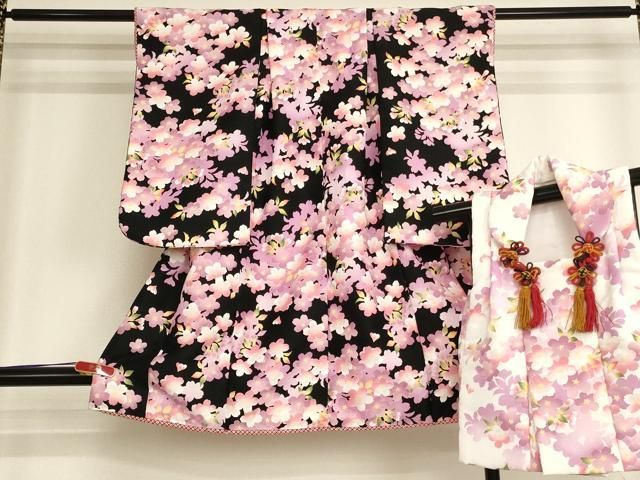 平和屋着物[]七五三　女の子　３歳　祝着　三つ身　被布セット　舞桜文　黒地　金彩　AABI2705ja
