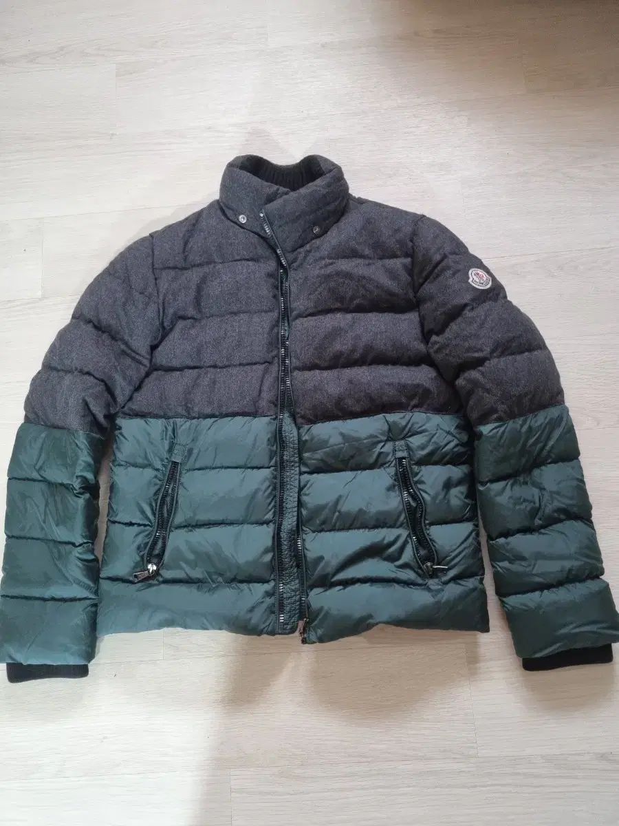 MONCLER モンクレール ダウン (ユニセックス 百貨店購入)