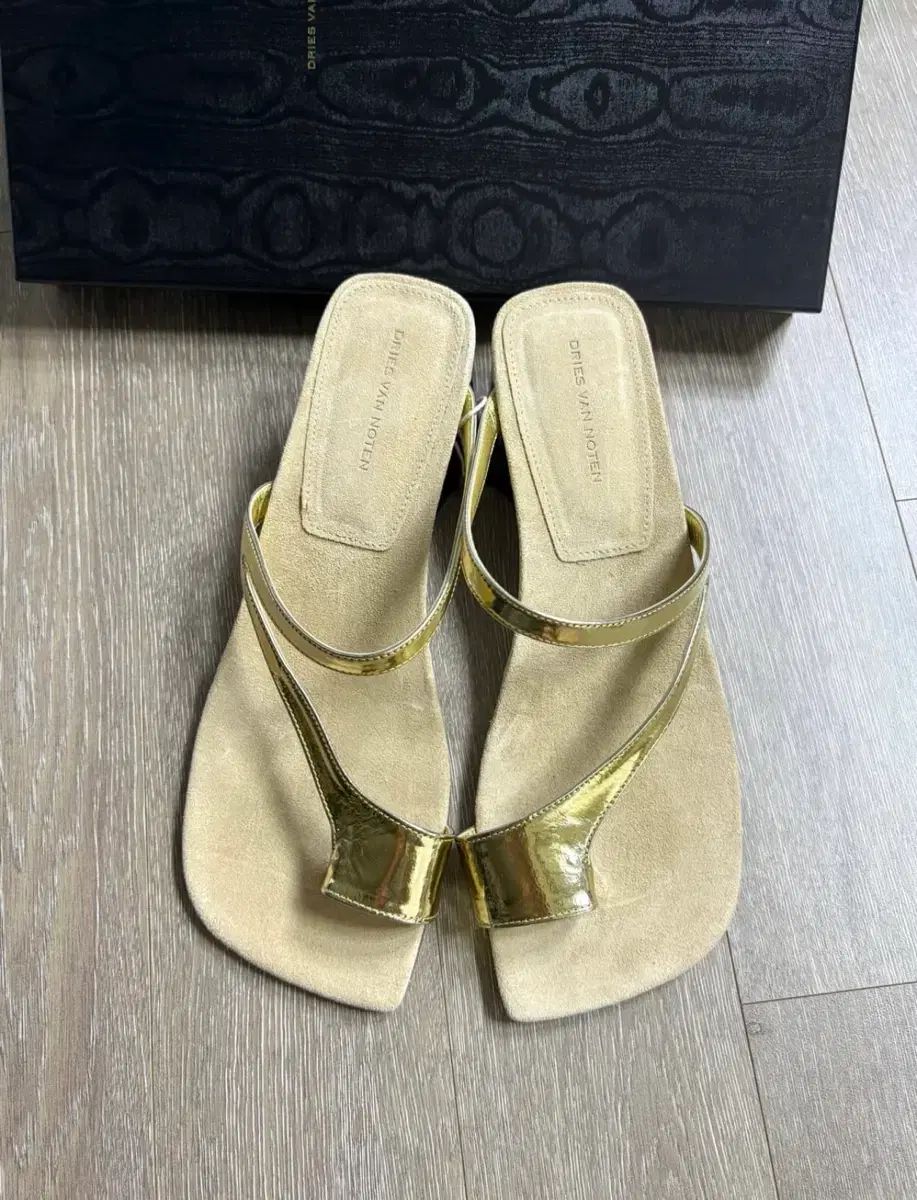 ドリス・ヴァン・ノッテン サンダル 37 新品