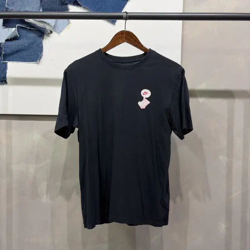 (95) NIKE レディース ストリート ドライフィット バックプリント 半袖 Tシャツ
