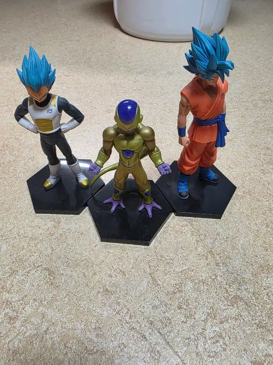 赤字超特価，定番人気 ドラゴンボール フィギュア 孫悟空 ベジータ