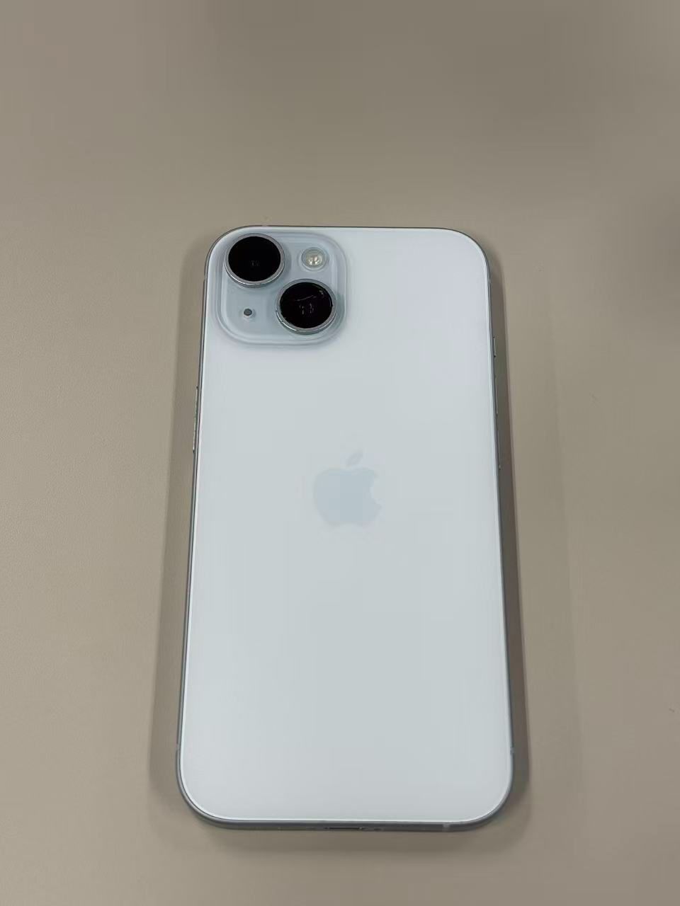 電池82%SIMフリー iPhone15 128GB ブルー