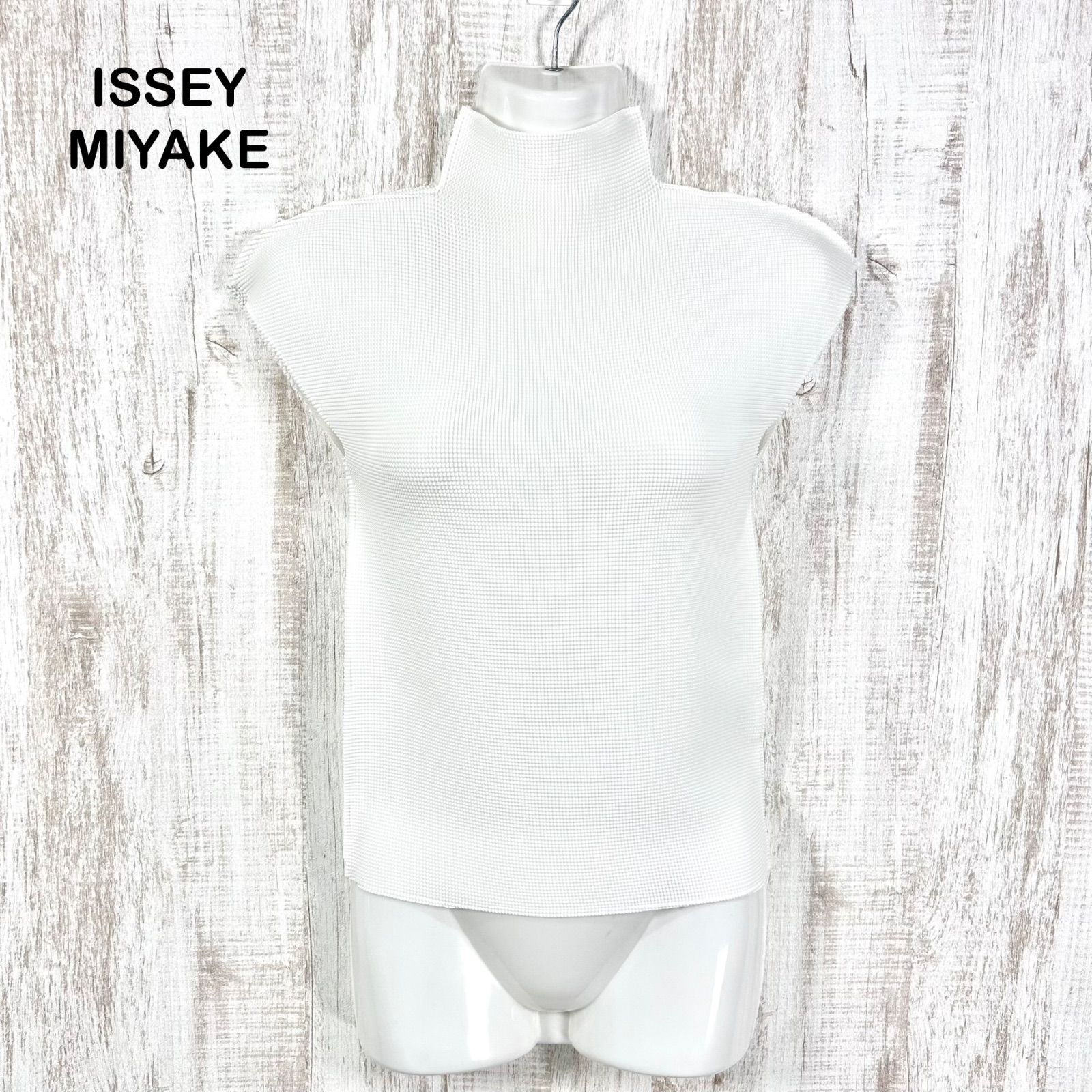 me ISSEY MIYAKE ミーイッセイミヤケ ワッフルプリーツ ハイネック ノースリーブカットソー ホワイト