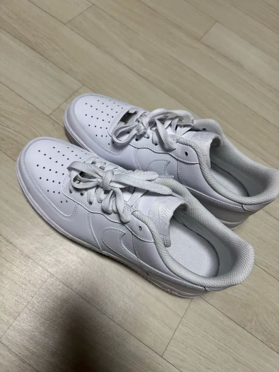 (新品)ナイキ エアフォース 白 265mm 出品