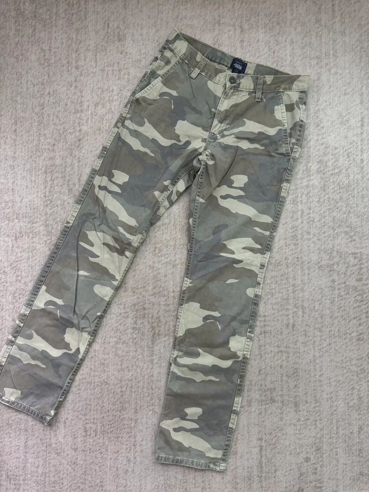 GAP カーキス レディース カモフラージュ ズボン