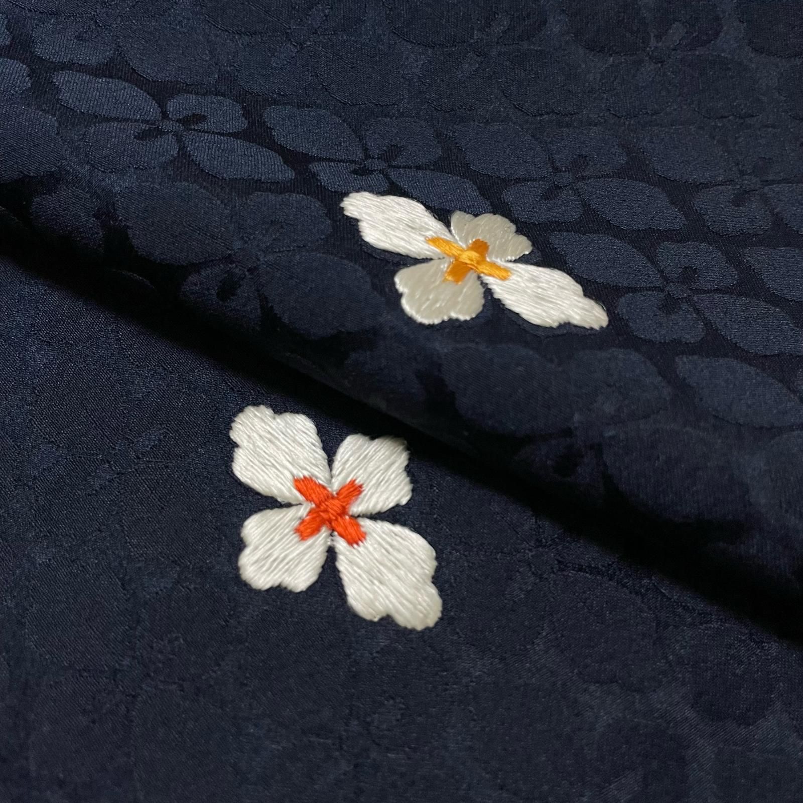 小紋 裄68 トールサイズ 刺繍 菱花 美しい地紋 着物 正絹 X-2585