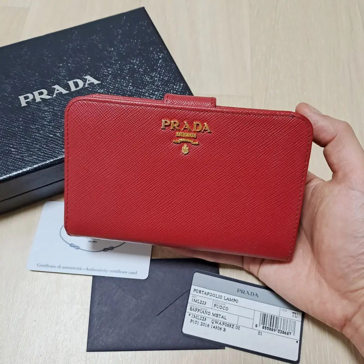 100%/正規品 PRADA プラダ サフィアーノ カーフスキン レッド 財布