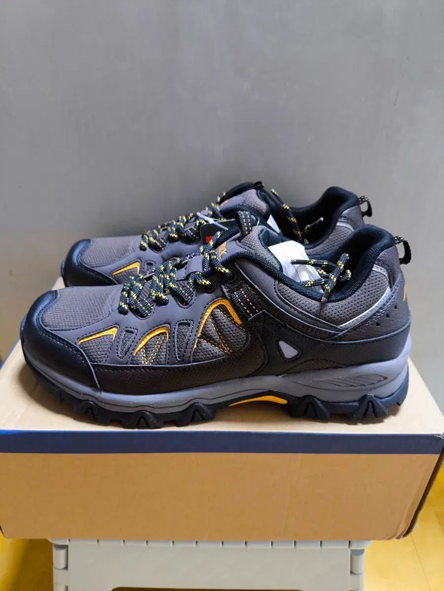 (新品) 265 トレッキングシューズ メッシュ 通気性 登山靴 スニーカー PROWORLDCUP