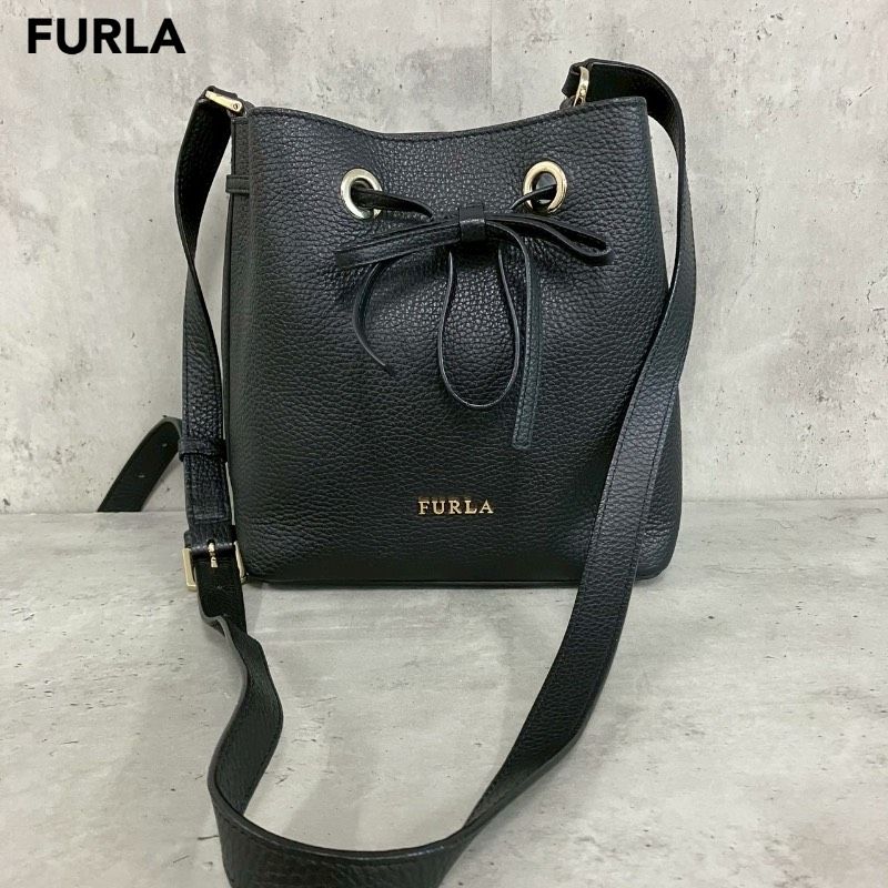 FURLA フルラ コスタンザ COSTANZA ショルダーバッグ ハンドバッグ 2way ブラック 黒 巾着 リボン 本革 レザー ゴールド金具 バケツ型 斜め掛け 肩掛け 通勤 通学 お出かけ フォーマル レディース 鞄 かわいい 推し活 ★ ■■