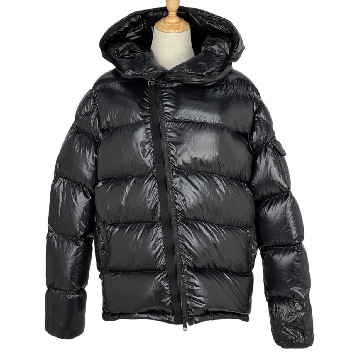 モンクレール MONCLER NEUVIC ダウンジャケット 4081705 アウター ブラック メンズ 【中古】