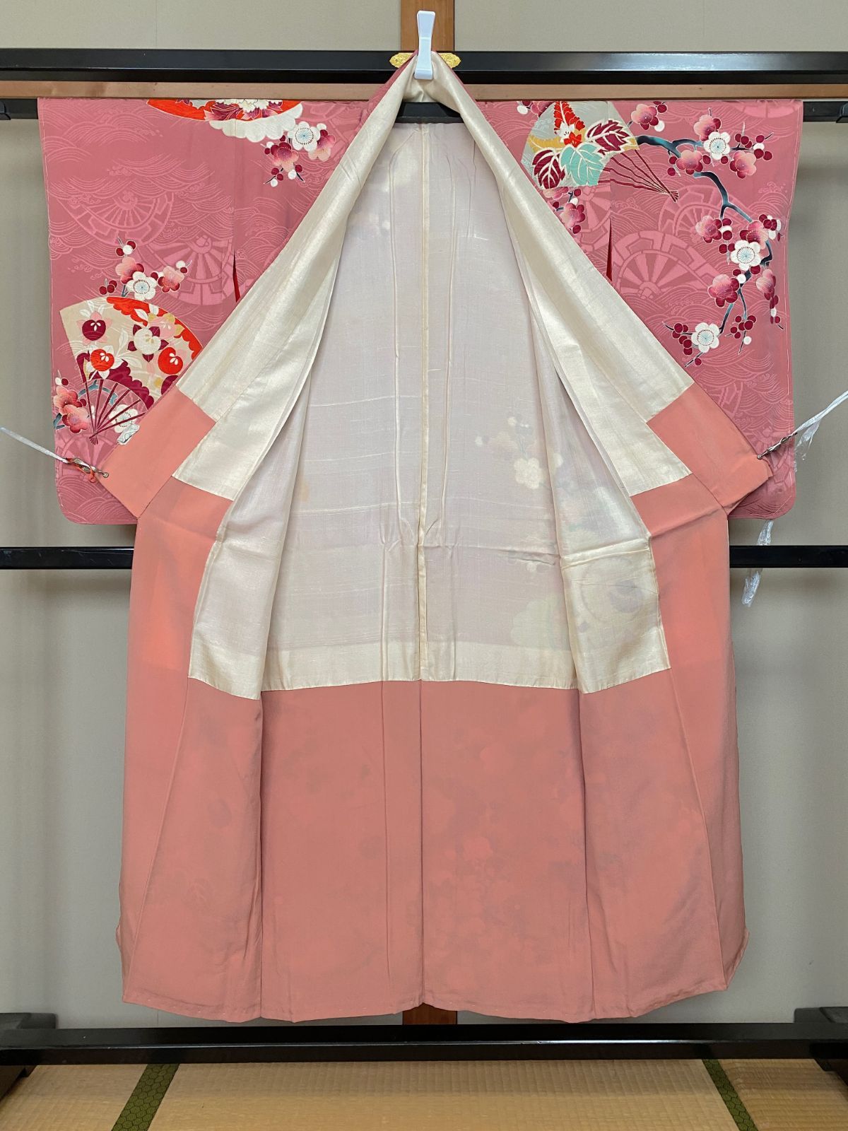 589B【アンティーク着物】正絹？ピンク地 扇面と梅模様 華やかな訪問着