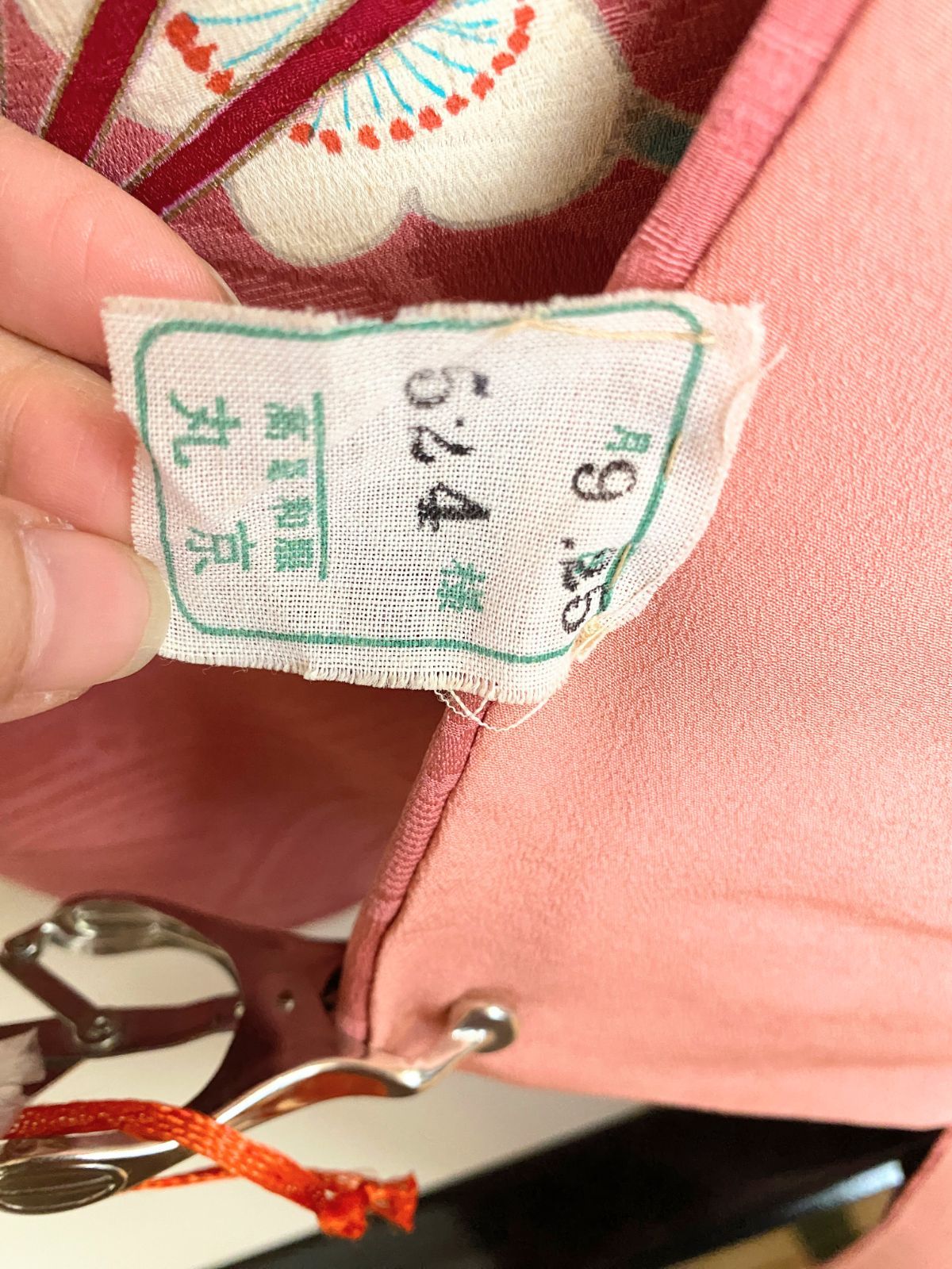 589B【アンティーク着物】正絹？ピンク地 扇面と梅模様 華やかな訪問着
