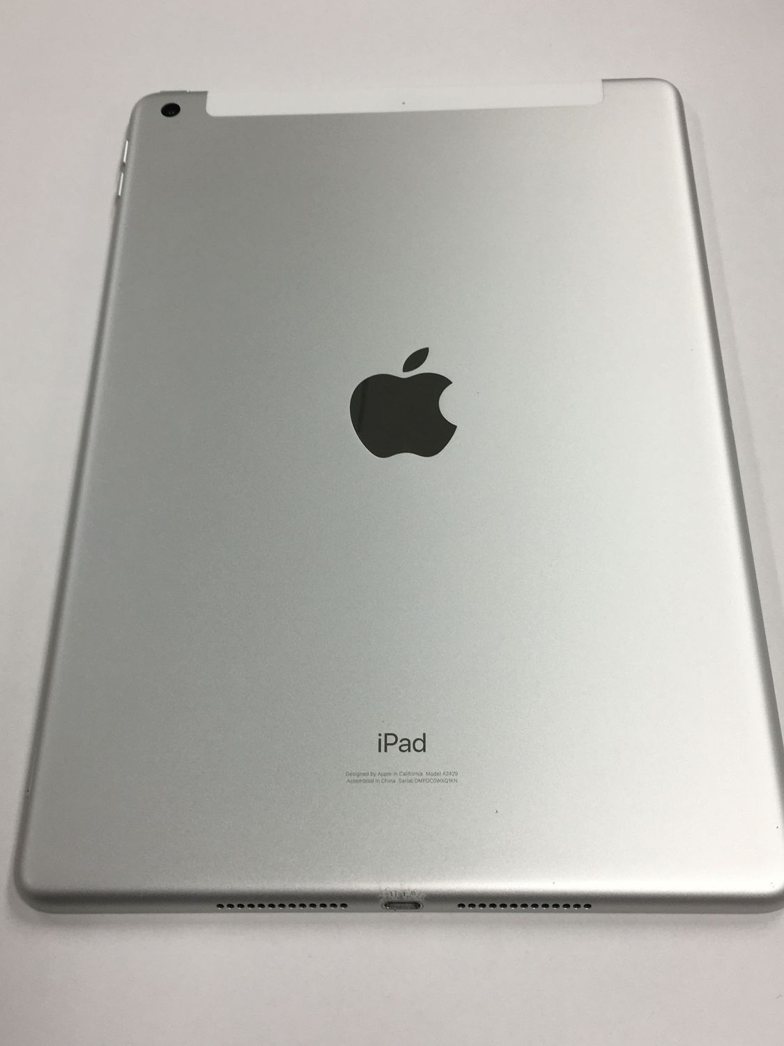 良品 電池81％ Apple iPad 10.2インチ (第8世代) 32GB シルバー【動作