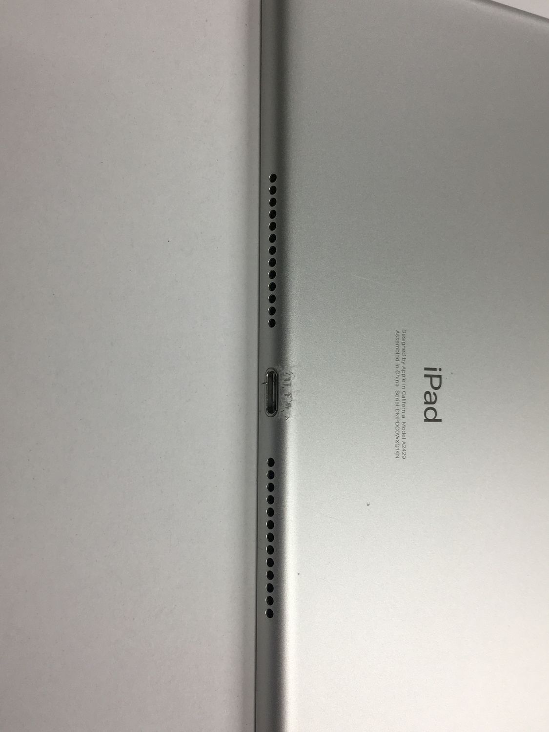 良品 電池81％ Apple iPad 10.2インチ (第8世代) 32GB シルバー【動作