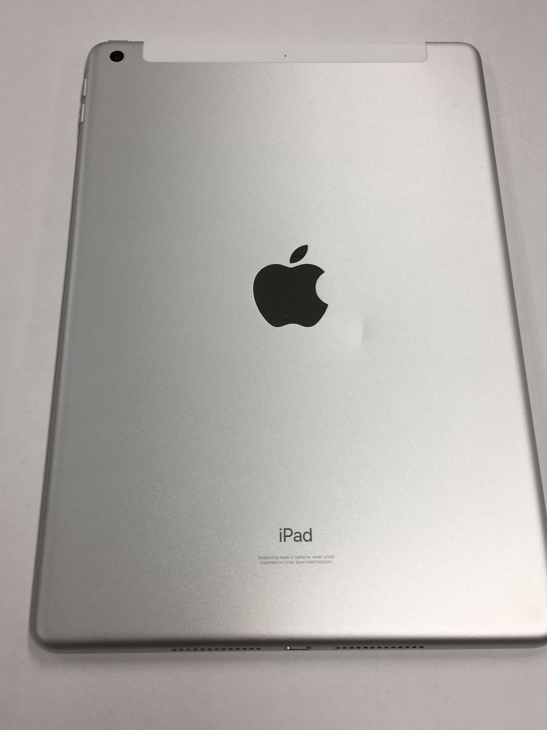 液晶美品 電池89％ Apple iPad 10.2インチ (第8世代) 32GB シルバー