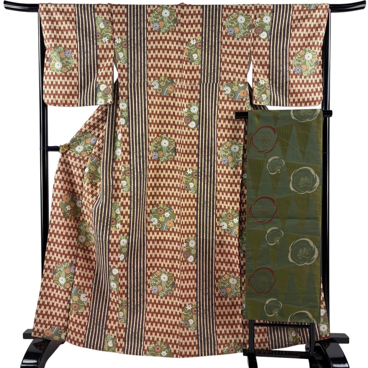 【美品】 小紋 身丈163cm 裄丈66.5cm M 袷 名古屋帯セット 洗える着物 菊 矢羽 赤茶 化繊 優品 【中古】