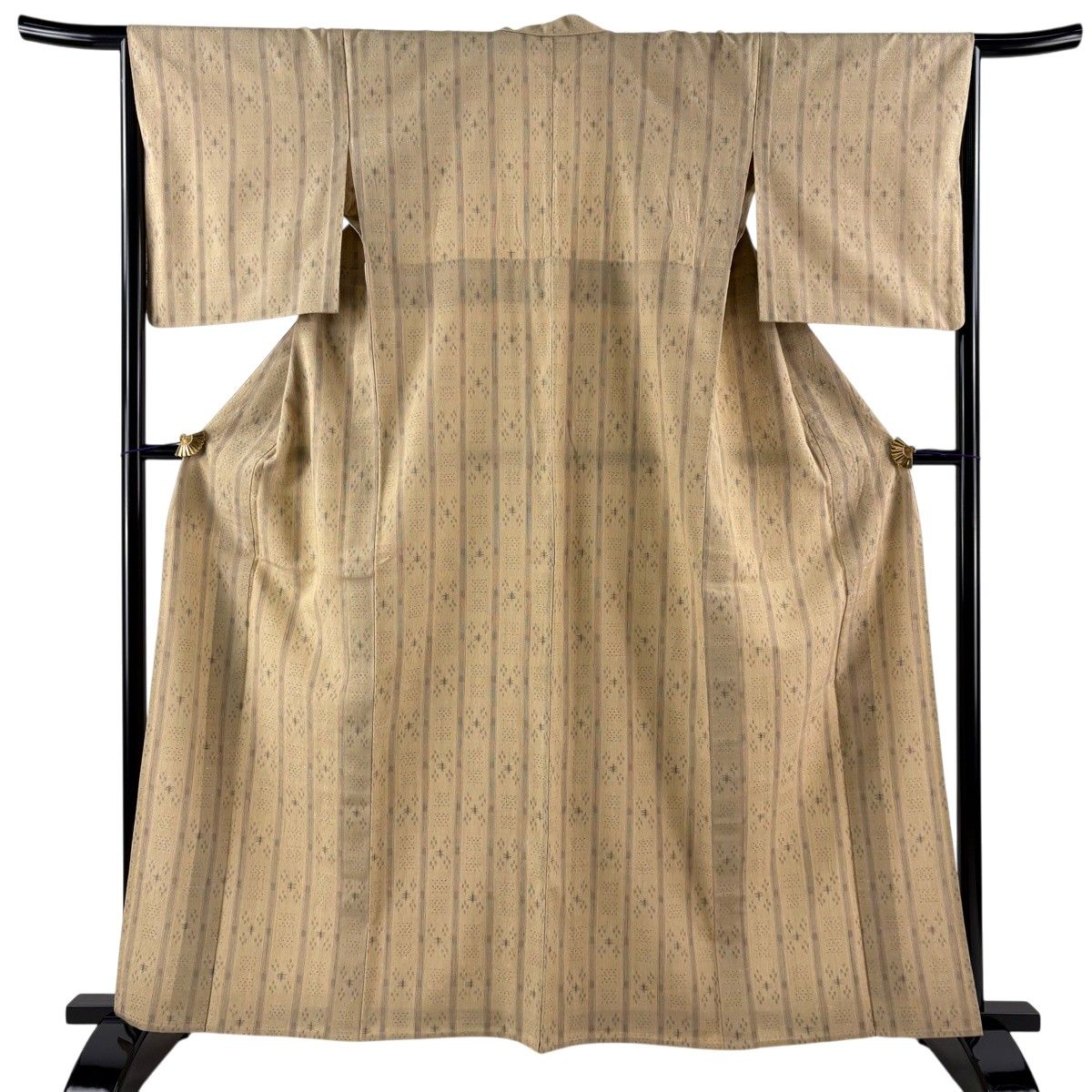 【美品】 結城紬 身丈163cm 裄丈65.5cm M 単衣 はたおり娘 結城ちぢみ 証紙 縦縞模様 絣柄 ベージュ 正絹 逸品 【中古】